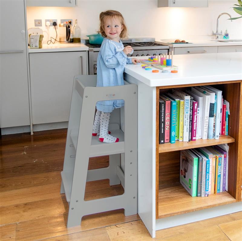 La nostra torre per bambini Montessori con gradino regolabile